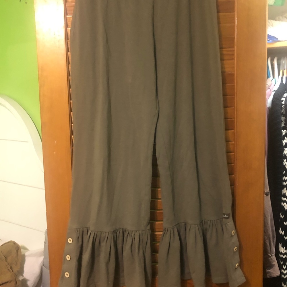 MJ ruffle pants